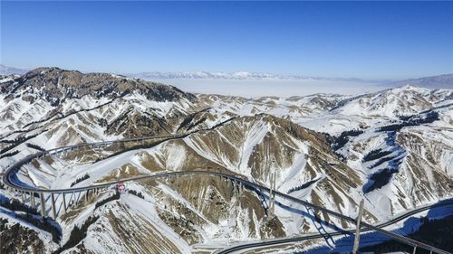 新疆:远方的路_图片新闻_中国政府网